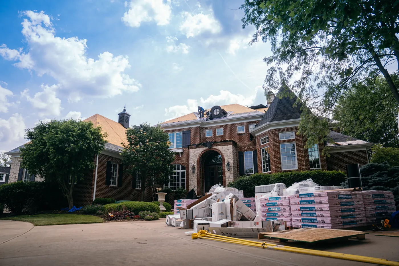 Manufacturer-certified roof installation in Hunting Creek